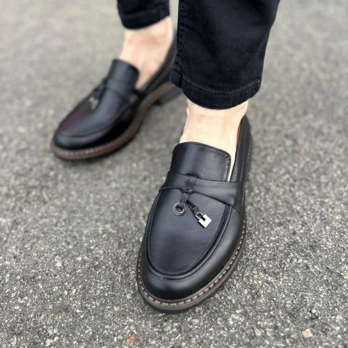 Black Leather Loafers: Comfortable Slip-on Style